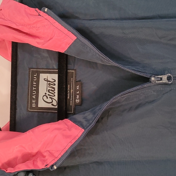 Beautiful Giant Women's Small Wind Hooded Breaker Size Small - Picture 7 of 14